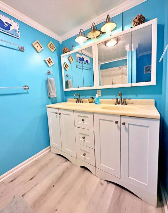 Apollo'S Escape: Your Serene Oceanfront Retreat Surfside Beach Bagian luar foto